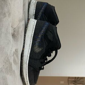 Minor use of Jordan 1 Mid SE “Crater” blacks. Size 3.5Y boys. Selling for $86